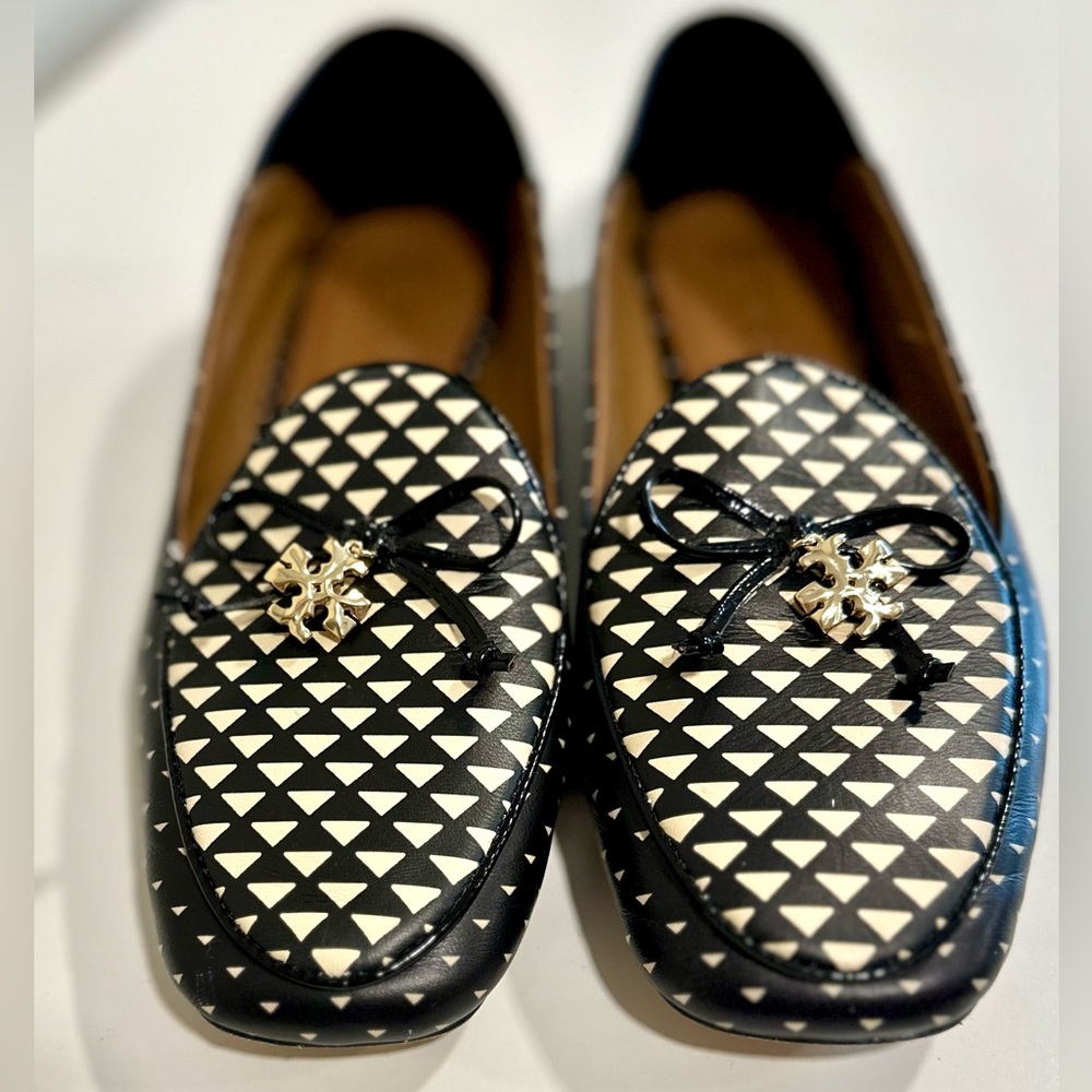 Tory Burch - Black & Cream Triangle Geometric Charm Loafer 8